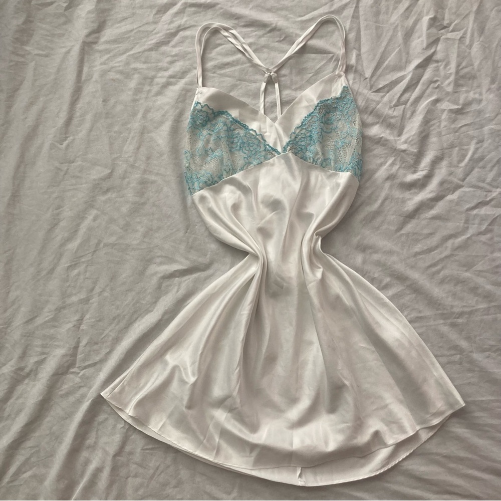 Y2K Secret Treasures White Lace Slip Dress Size Medium